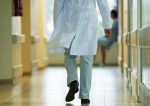 El_salario_medio_de_un_médico