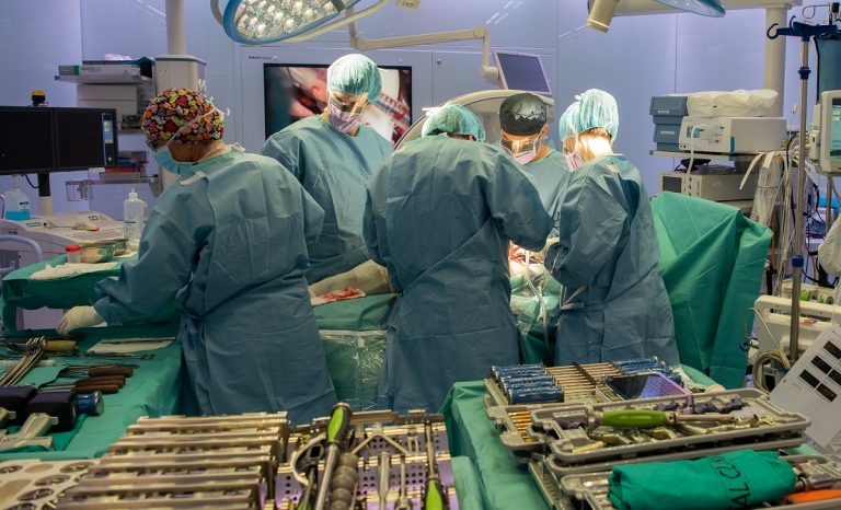 operacion-protesis-cadera-sin-hospitalizacion-clinic