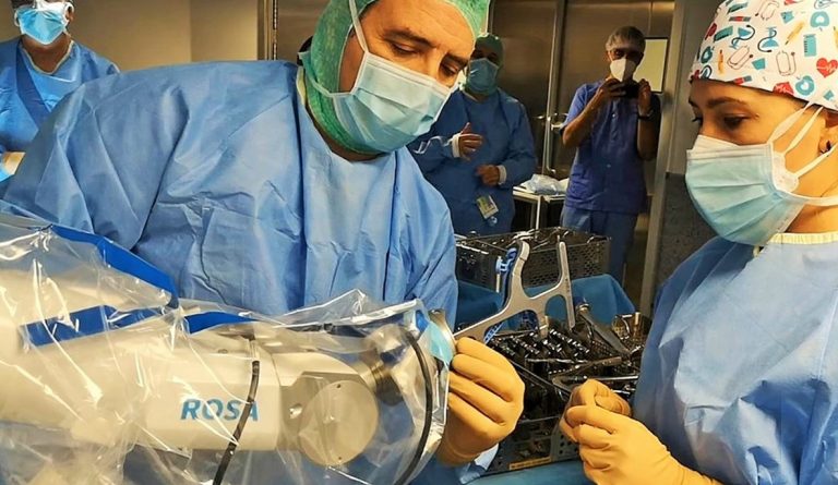 cirugia-robotica-protesis-rodilla-clinico-san-carlos