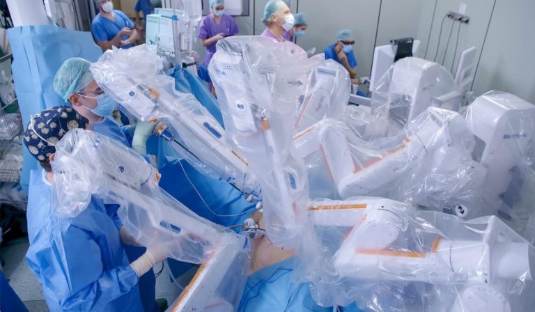 Cirugía oncológica con el nuevo robot quirúrgico Hugo