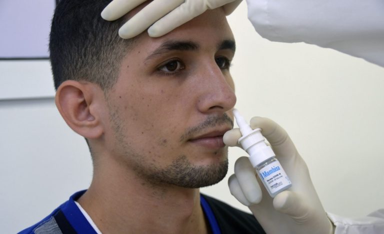 Prueban en Cuba la vacuna intranasal del Covid-19 que ha desarrollado el Centro de Ingeniería Genética y Biotecnología de La Habana