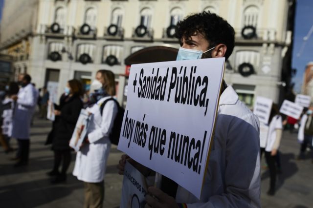 médicos vuelven a las calles y convocan huelga contra la temporalidad