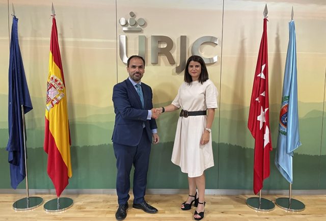 Acuerdo entre Roche y la Universidad Rey Juan Carlos para seguir desarrollando el Máster en Oncología Molecular