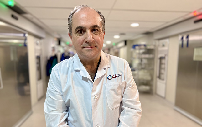 Dr. José Luis Gómez Muñoz, cirujano en el Hospital HLA Universitario Moncloa, especialista en cirugía de tumor de pared abdominal