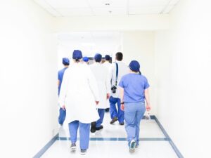Plazas-MIR-2024-estudiantes-medicina-especialistas
