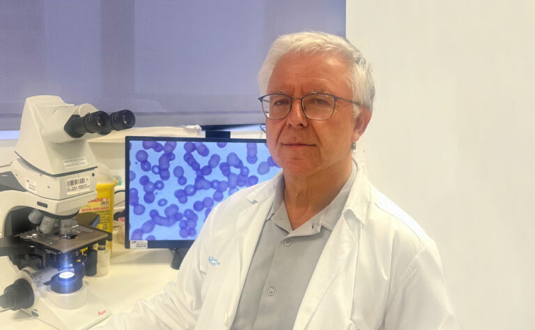 Dr. Juan Cuadros, Microbiología