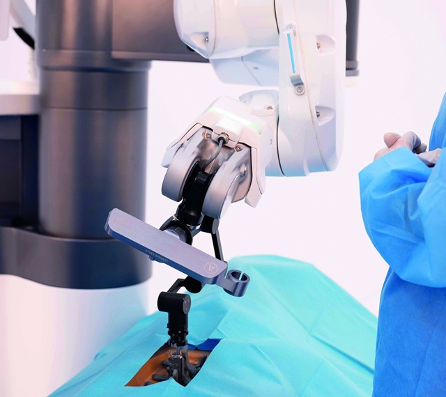Cyber Surgery lanza el primer robot quirúrgico de columna desarrollado y fabricado en España