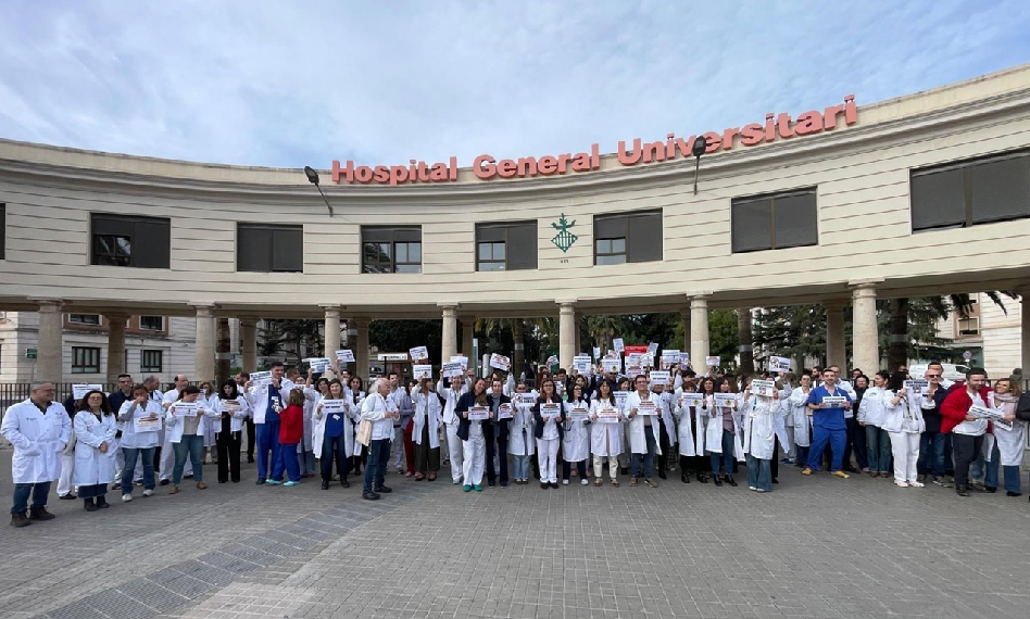 concentracion-cuarto-dia-huelga-medicos-comunidad-valenciana
