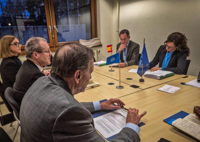 M&oacute;nica Garc&iacute;a, ministra de Sanidad, y la OMS