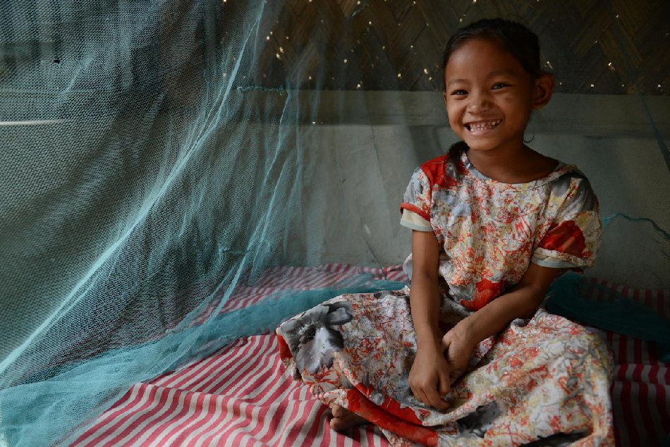 niña-mosquitera-malaria-foto-world-vision
