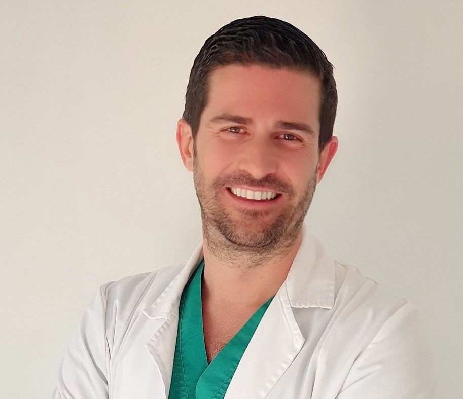 Dr. Sergio Vi&ntilde;&oacute;, dermatolog&iacute;a y miembro de la junta directiva de AEDV