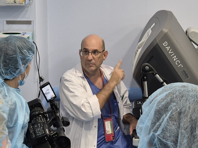 Dr-Javier-Briceño-jefe-Cirugía-Digestiva-Reina-Sofía-Córdoba-visita-Fenin-2