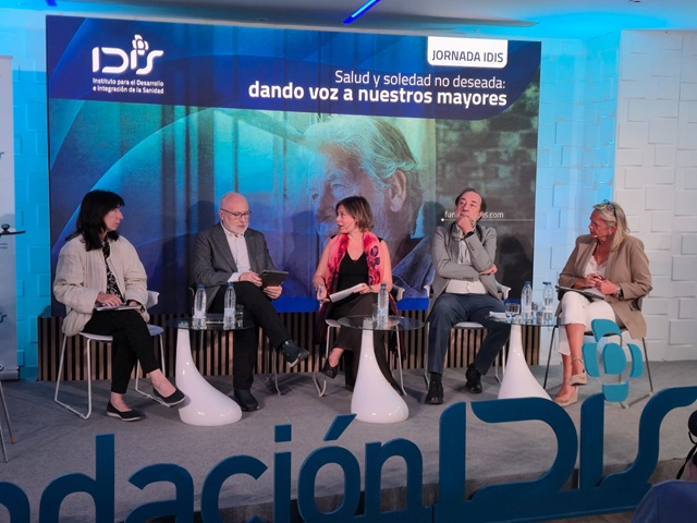 Fundación-IDIS-jornada-soledad-no-deseada-mesa