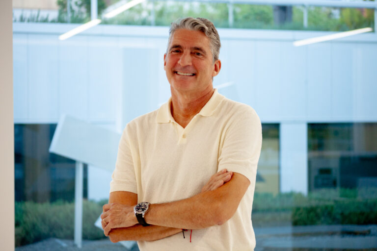 Dr. Arturo Vela