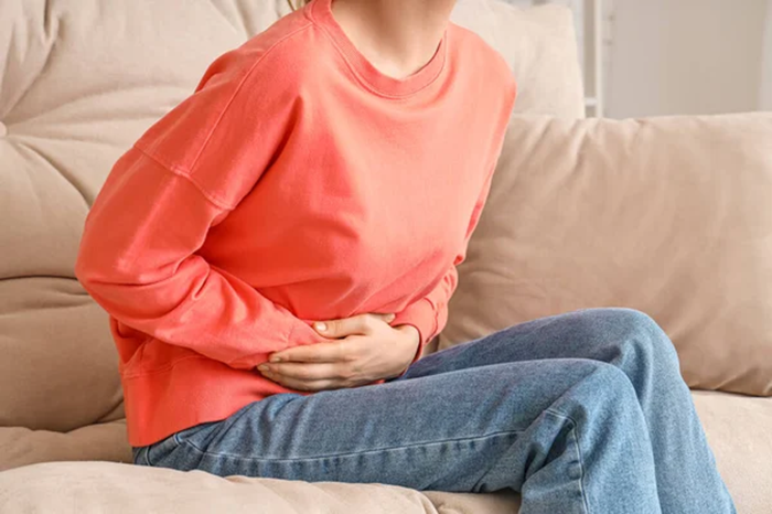 dolor-abdominal-enfermedad-crohn-guselkumab